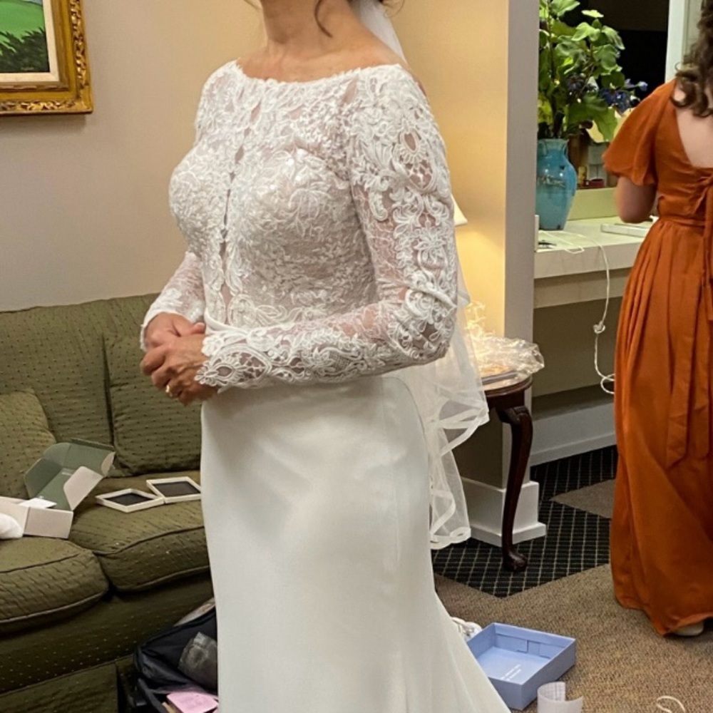 Long sleeve Stella York wedding dress -12